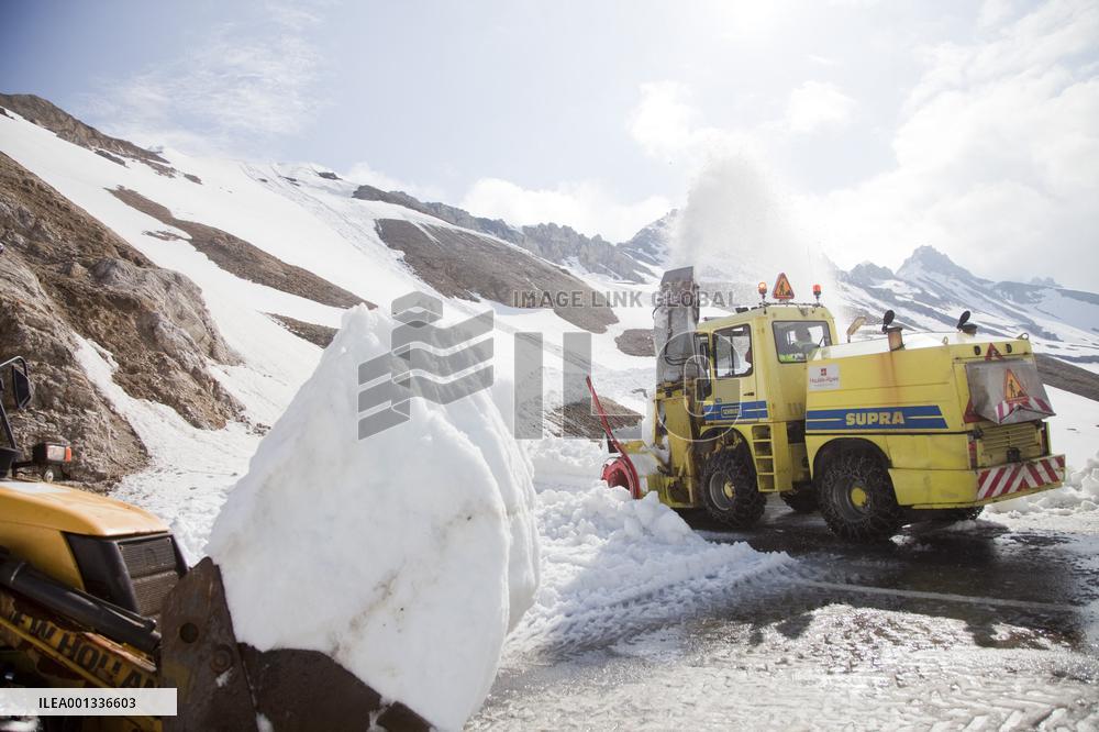 Col Du Galibier Snow Removal - France