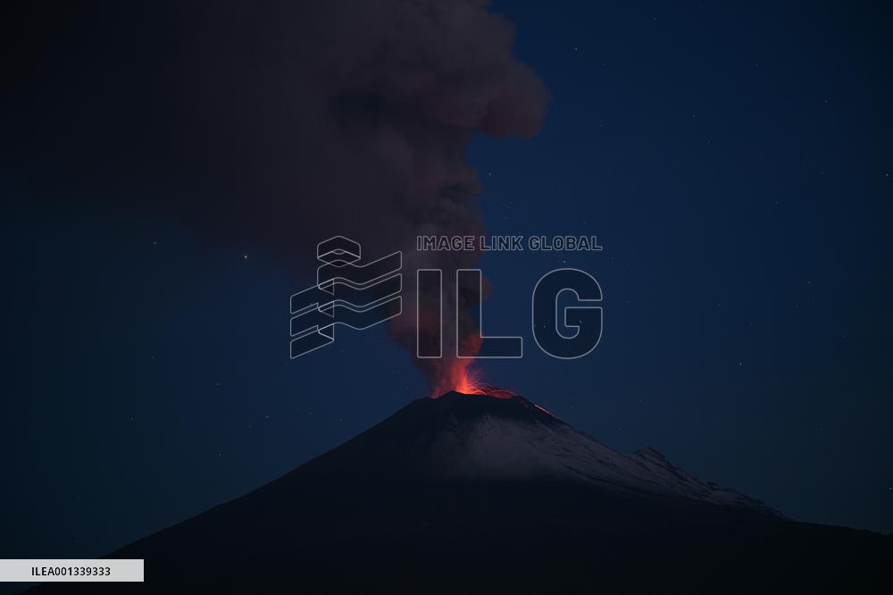 MEXICO-PUEBLA-VOLCANO-POPOCATEPETL-ERUPTION