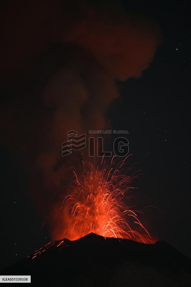 MEXICO-PUEBLA-VOLCANO-POPOCATEPETL-ERUPTION