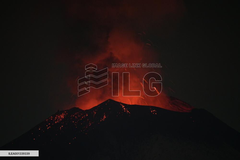 MEXICO-PUEBLA-VOLCANO-POPOCATEPETL-ERUPTION