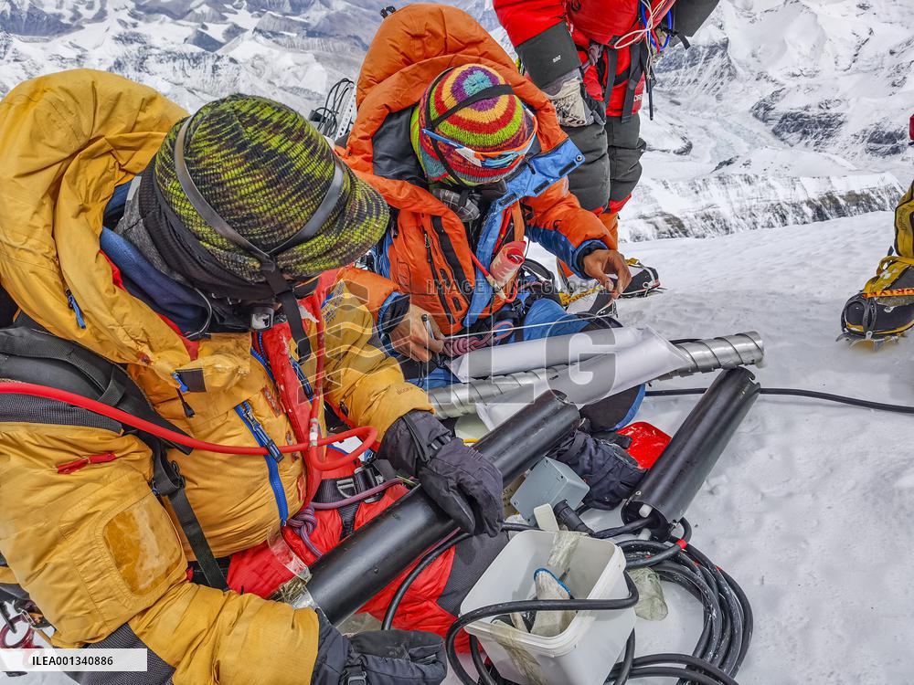 CHINA-MOUNT QOMOLANGMA-SCIENTIFIC EXPEDITION-SUMMIT (CN)