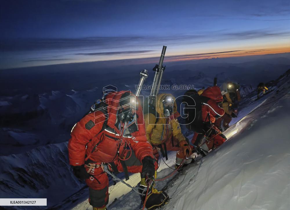 CHINA-MOUNT QOMOLANGMA-SCIENTIFIC EXPEDITION-SUMMIT (CN)