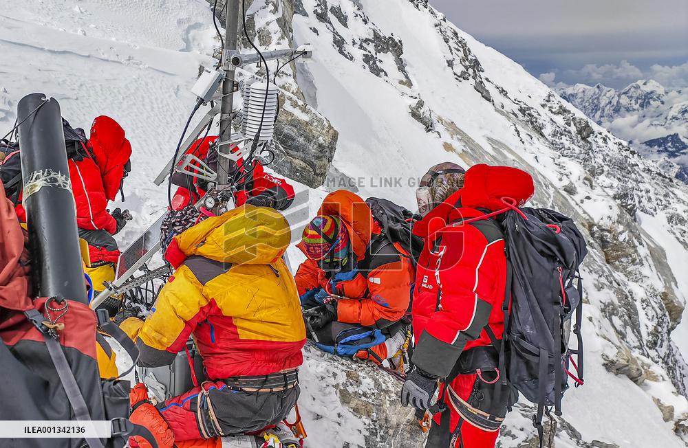 CHINA-MOUNT QOMOLANGMA-SCIENTIFIC EXPEDITION-SUMMIT (CN)