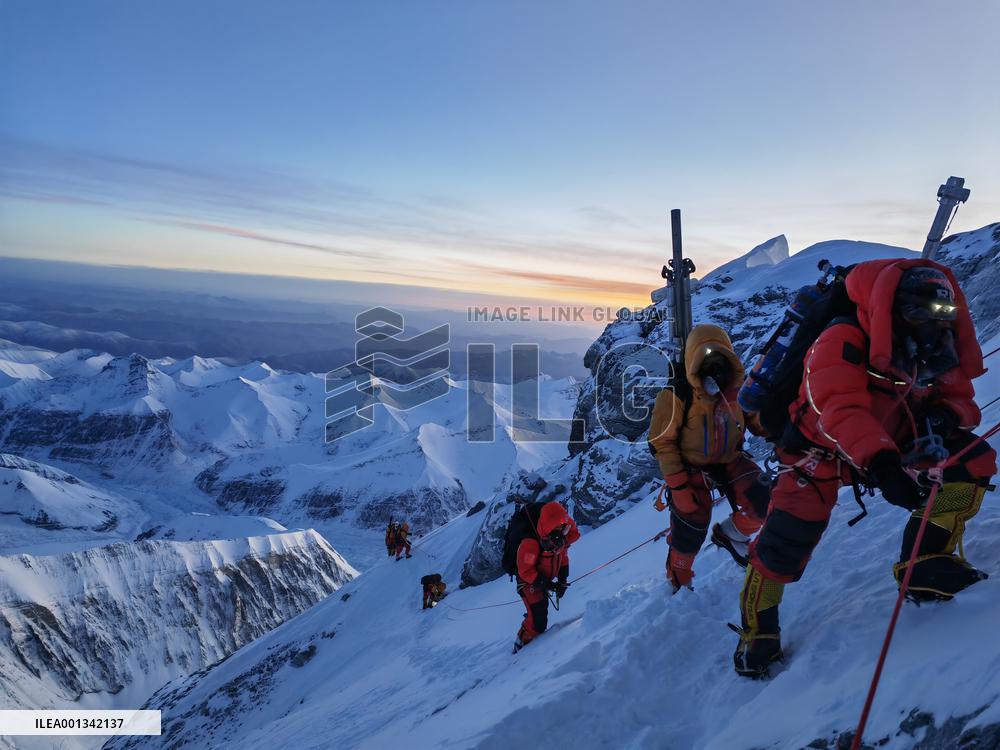 CHINA-MOUNT QOMOLANGMA-SCIENTIFIC EXPEDITION-SUMMIT (CN)