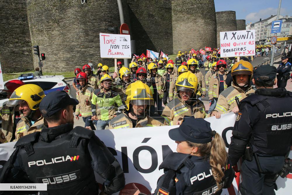 Firefighters Protest in Spain