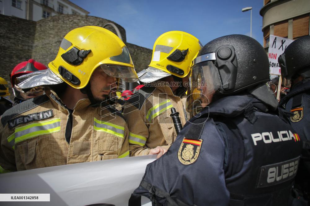 Firefighters Protest in Spain