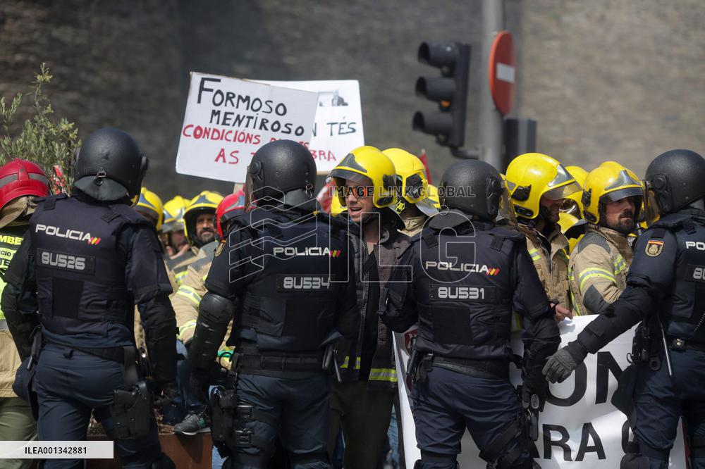 Firefighters Protest in Spain