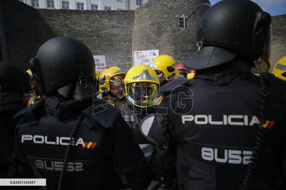 Firefighters Protest in Spain