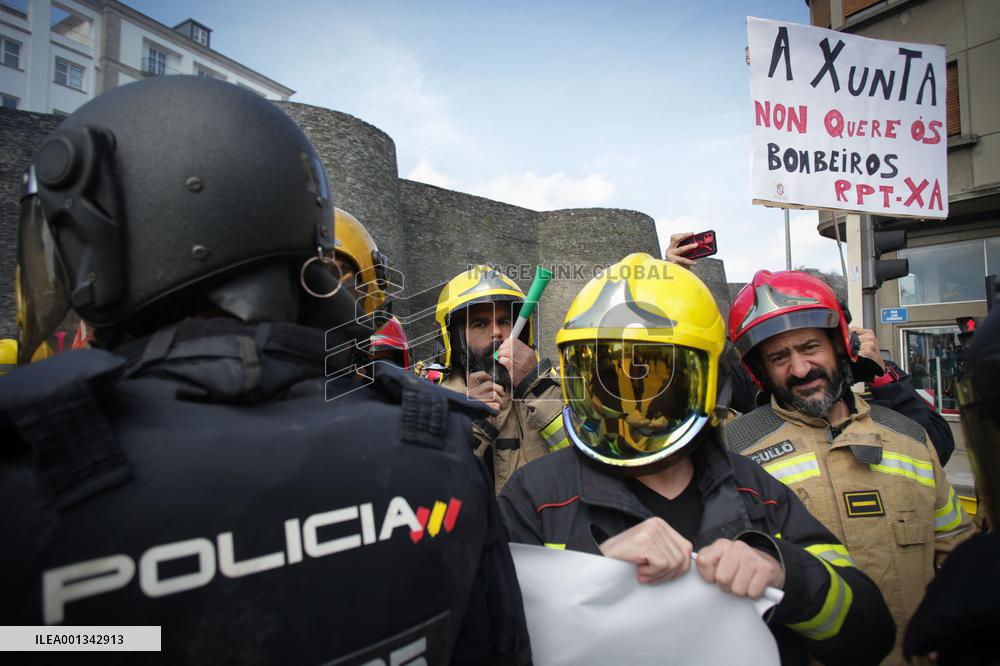 Firefighters Protest in Spain