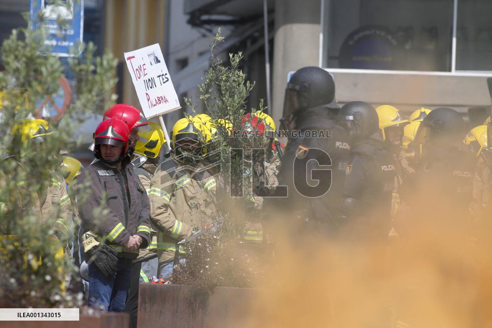 Firefighters Protest in Spain