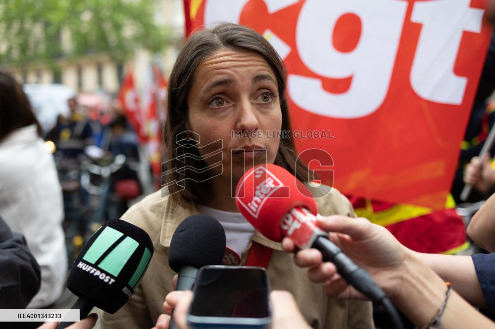 Gathering in support of the workers on strike of Vertbaudet - Paris