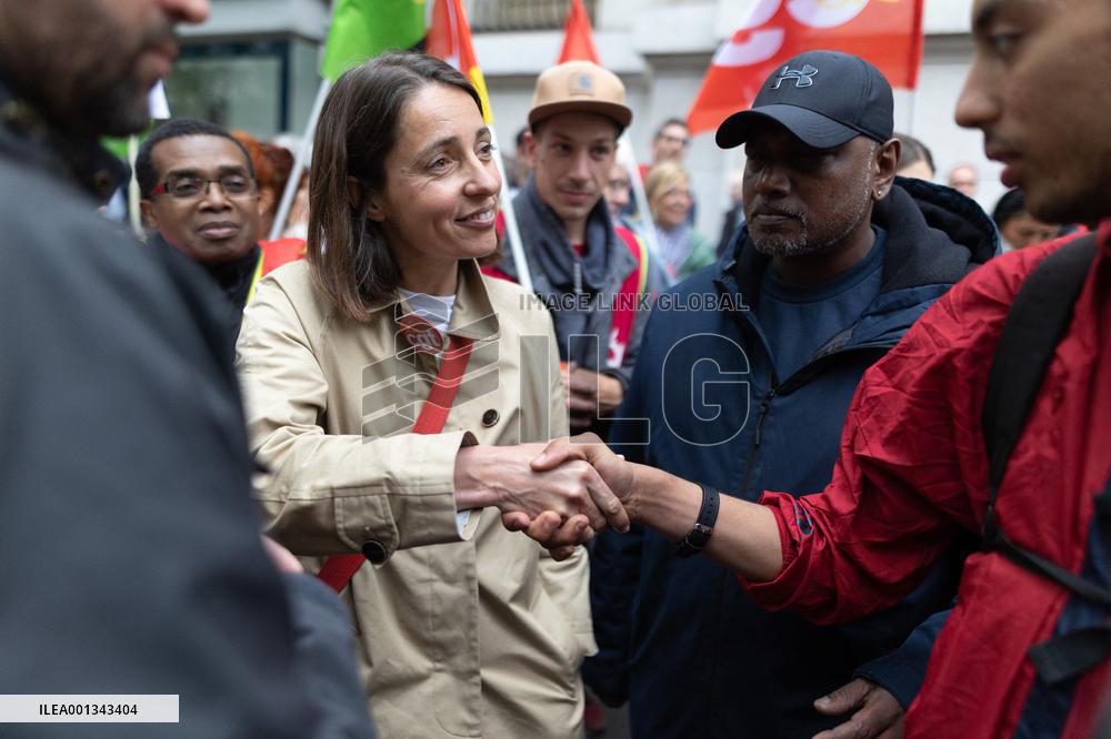 Gathering in support of the workers on strike of Vertbaudet - Paris