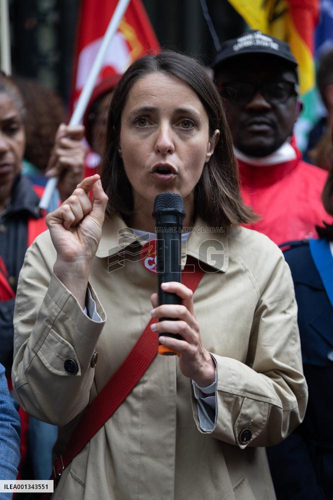 Gathering in support of the workers on strike of Vertbaudet - Paris