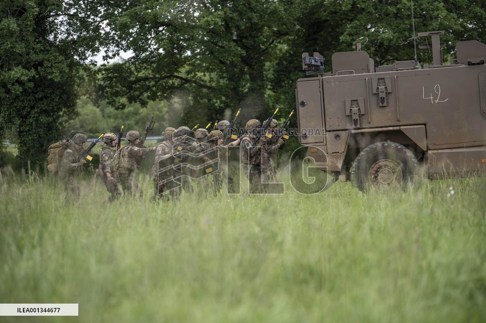 Presentation Of The Serval, The New Army Armored Vehicle - Caylus
