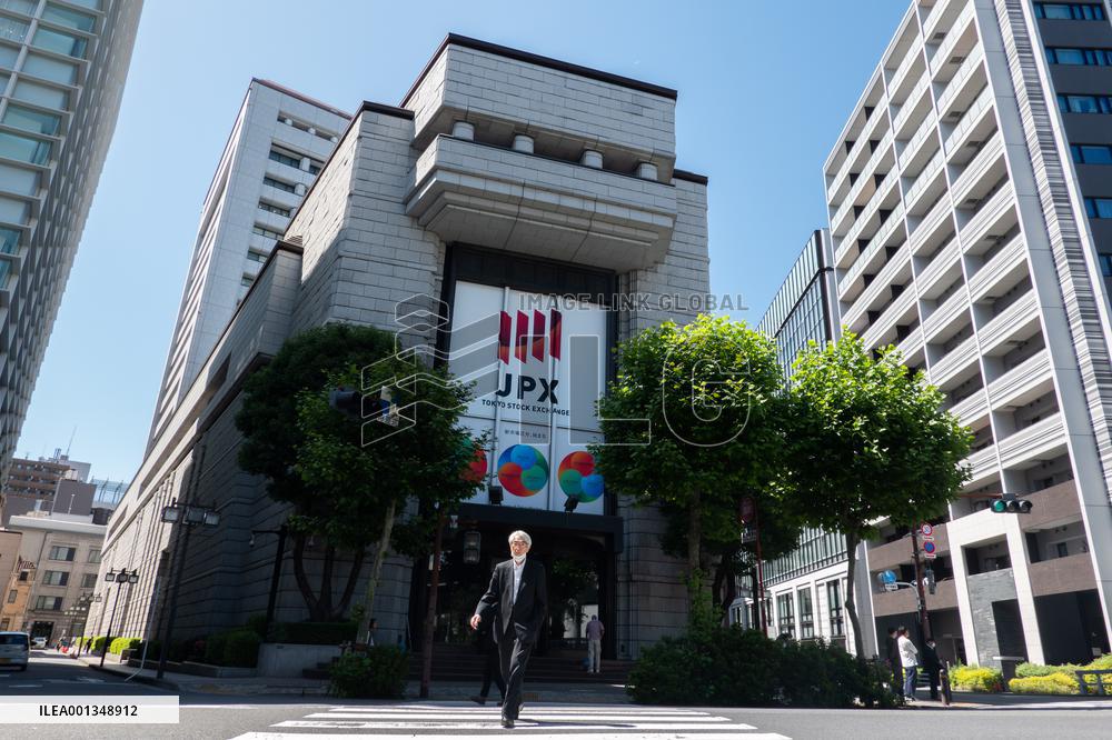 JAPAN-TOKYO-STOCK MARKET-FALL