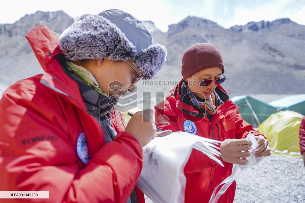 CHINA-MOUNT QOMOLANGMA-SCIENTIFIC RESEARCH  (CN)