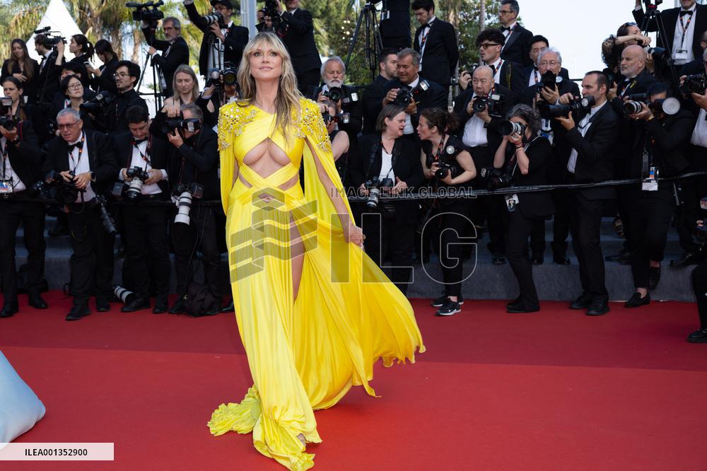 Cannes - Heidi Klum Suffers A Wardrobe Malfunction