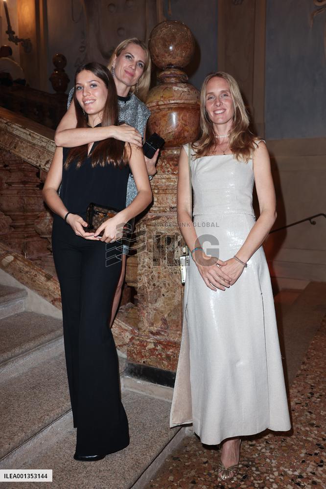 Louis Vuitton Cruise Photocall - Isola Bella