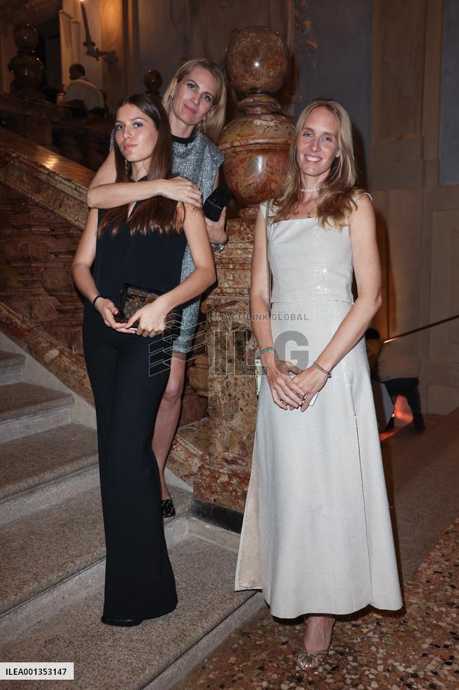 Louis Vuitton Cruise Photocall - Isola Bella