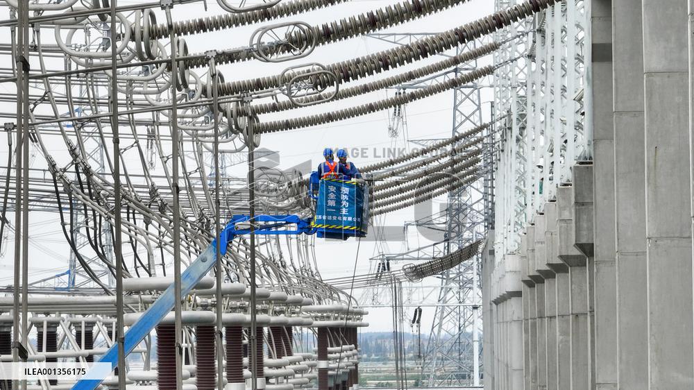 The World's First AC-DC Joint Station Maintenance