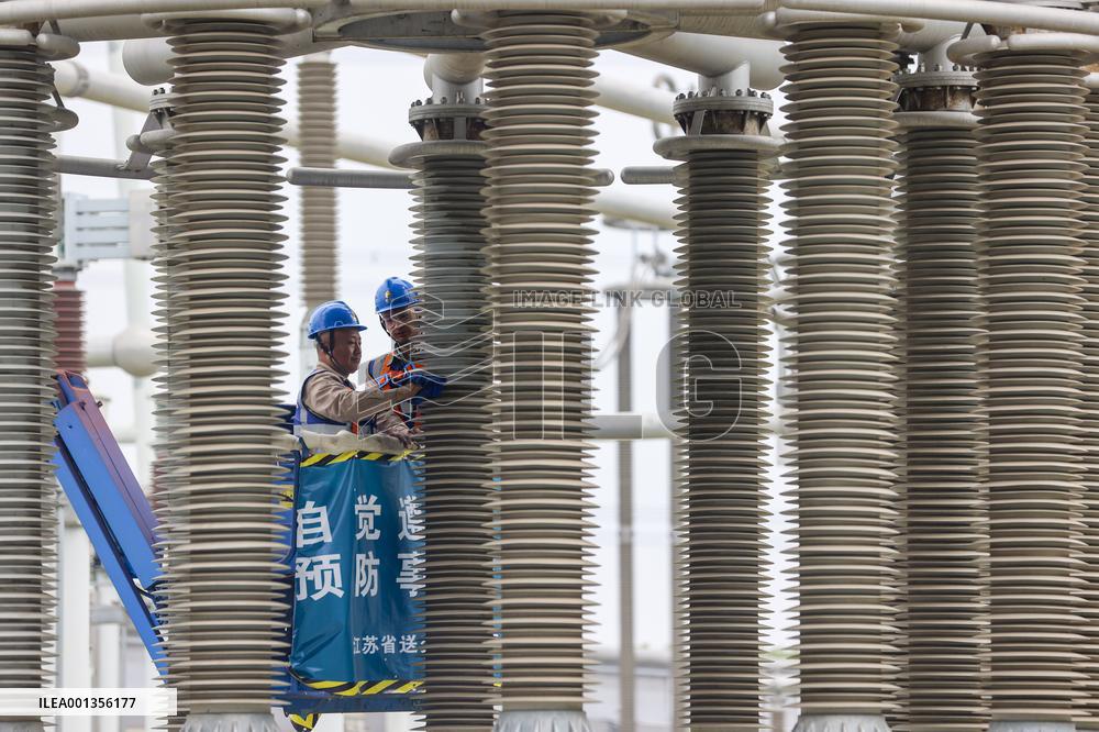 The World's First AC-DC Joint Station Maintenance