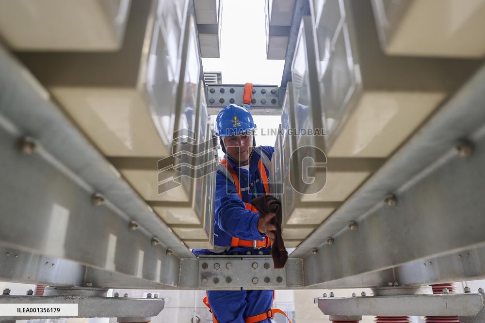 The World's First AC-DC Joint Station Maintenance