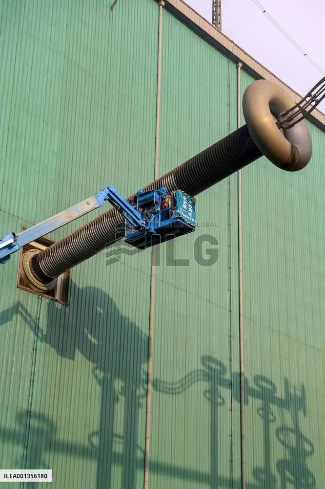 The World's First AC-DC Joint Station Maintenance