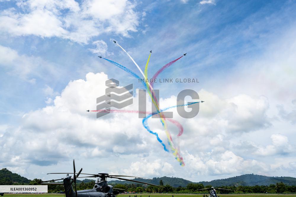 MALAYSIA-LANGKAWI-LIMA 2023-CHINA-AIR FORCE AEROBATICS TEAM-PERFORMANCE