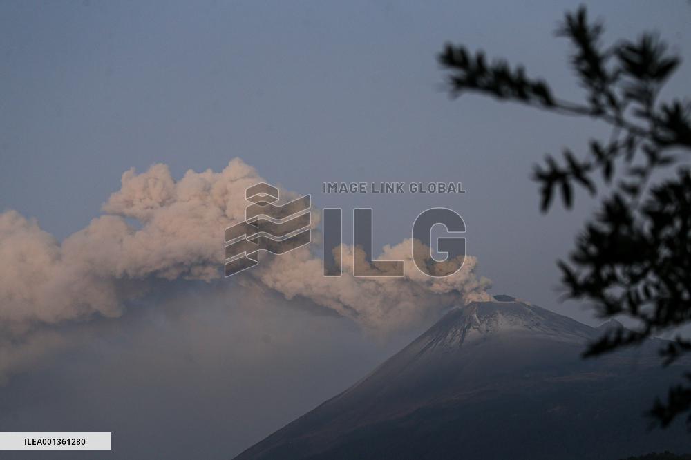 MEXICO-PUEBLA-VOLCANO-POPOCATEPETL