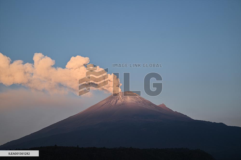 MEXICO-PUEBLA-VOLCANO-POPOCATEPETL