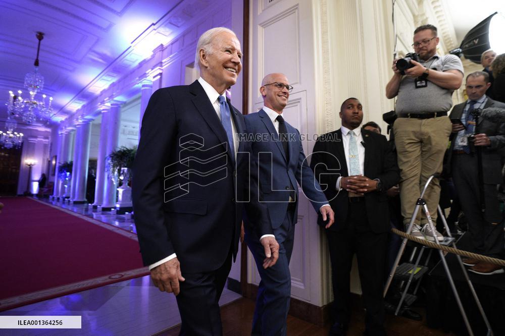 Joe Biden welcomes UCONN Huskies - Washington