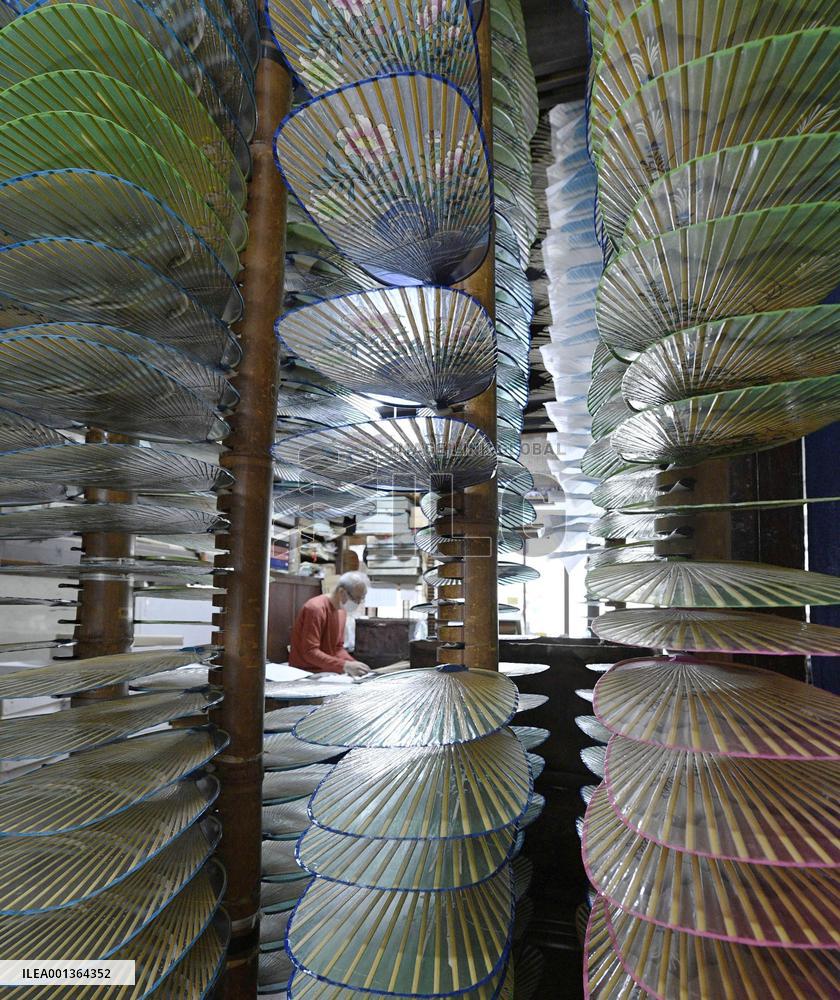 "Water" fan manufacturing in central Japan