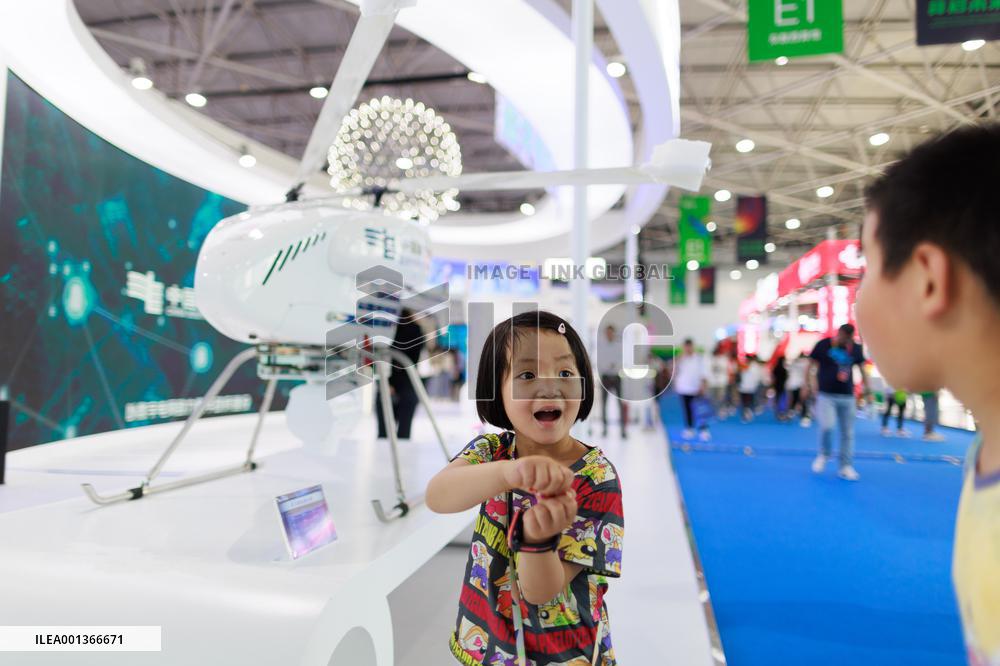 CHINA-GUIZHOU-BIG DATA INDUSTRY EXPO-YOUNGSTERS (CN)
