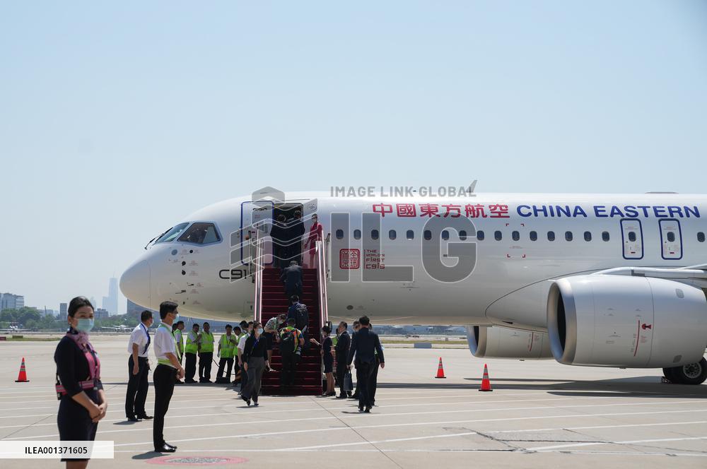 (EyesonSci)CHINA-PASSENGER AIRCRAFT-C919-FIRST COMMERCIAL FLIGHT (CN)
