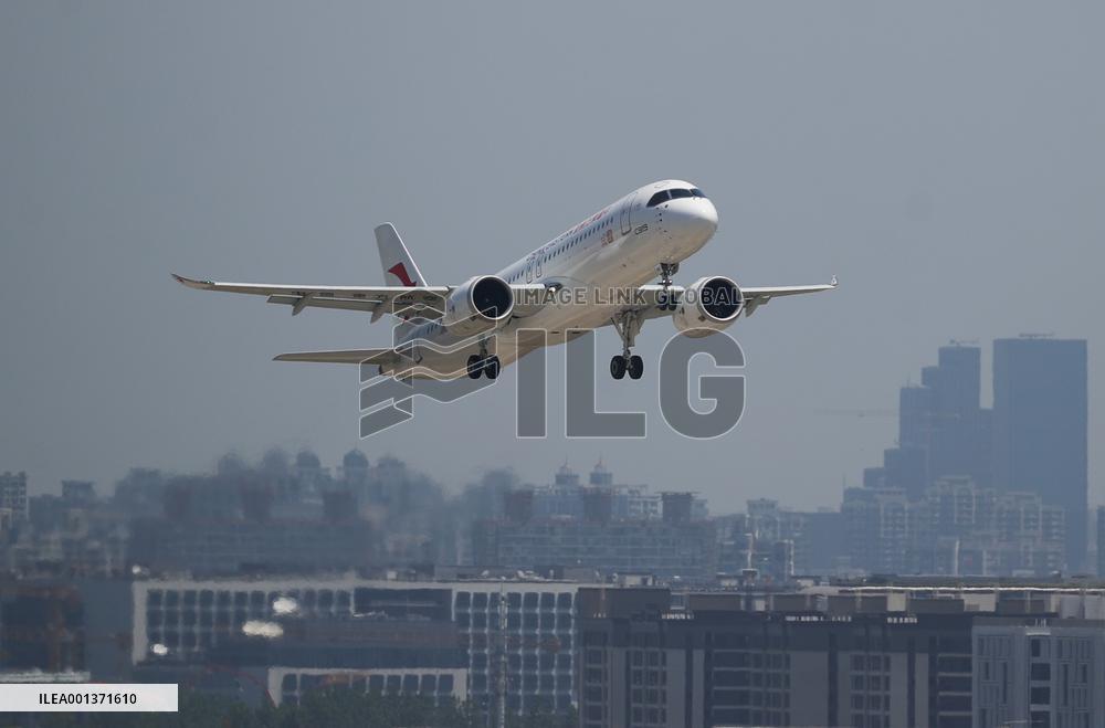 (EyesonSci)CHINA-PASSENGER AIRCRAFT-C919-FIRST COMMERCIAL FLIGHT (CN)