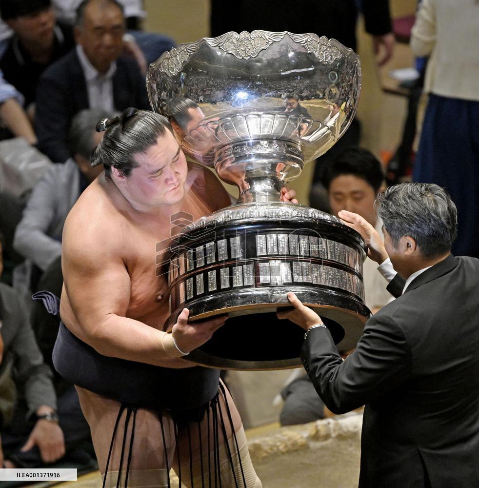 Sumo: Terunofuji wins summer tourney