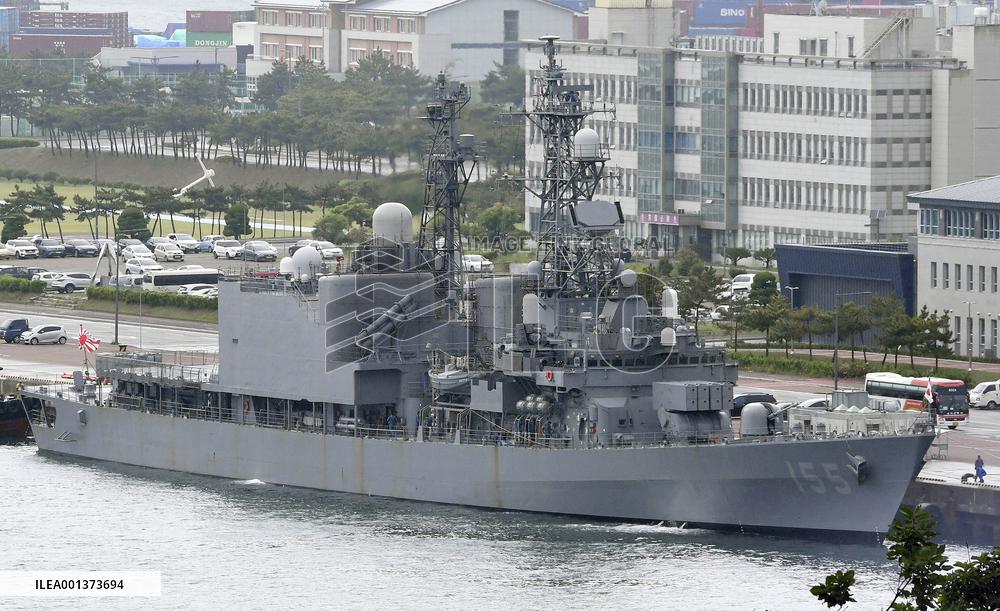 Japanese MSDF destroyer arrives at S. Korea port