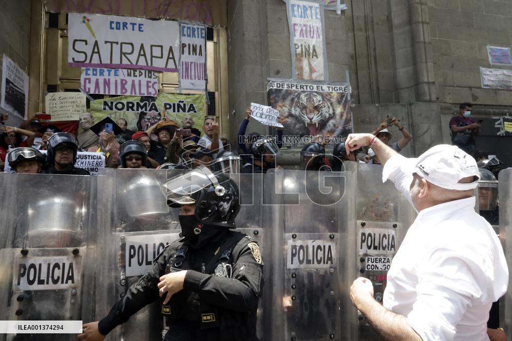 Rallies To Support Supreme Court Of Justice - Mexico