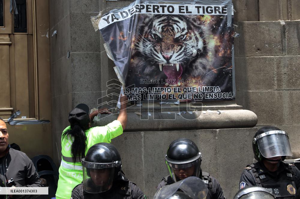 Rallies To Support Supreme Court Of Justice - Mexico