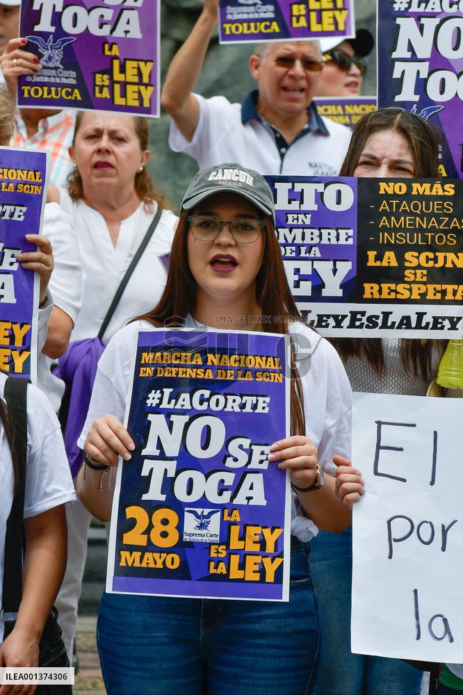 Rallies To Support Supreme Court Of Justice - Mexico