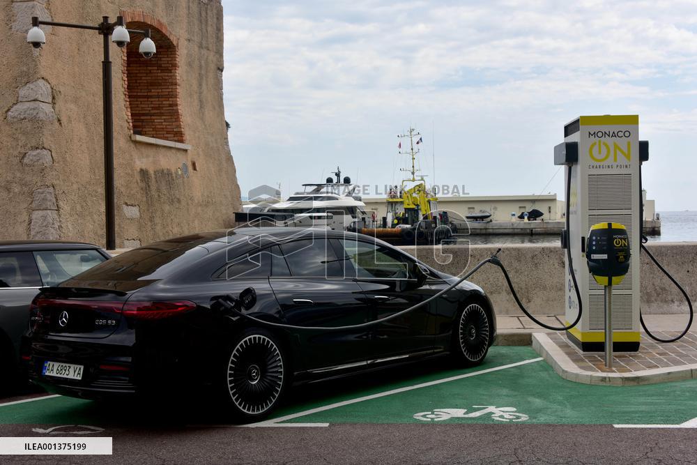 Illustration Charging Station For Electric Vehicles - Monaco