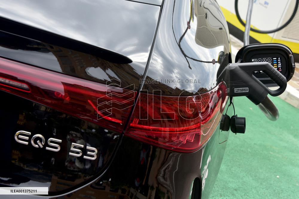 Illustration Charging Station For Electric Vehicles - Monaco