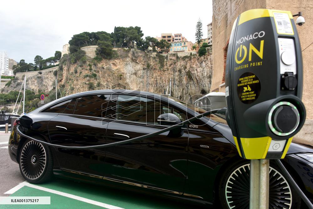 Illustration Charging Station For Electric Vehicles - Monaco