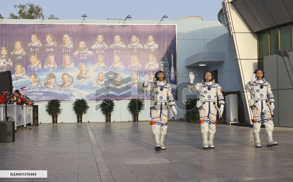 (EyesonSci) CHINA-JIUQUAN-SHENZHOU-16-SEE-OFF CEREMONY(CN)