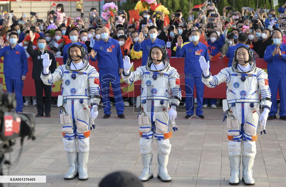 (EyesonSci) CHINA-JIUQUAN-SHENZHOU-16-SEE-OFF CEREMONY(CN)