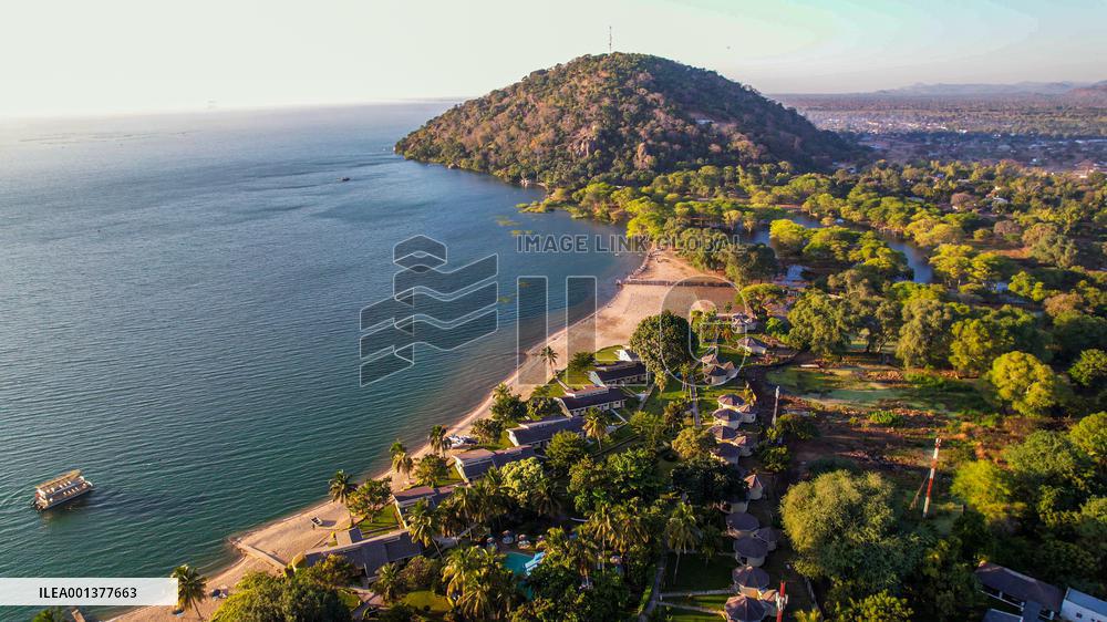 MALAWI-MANGOCHI-LAKE MALAWI-SCENERY
