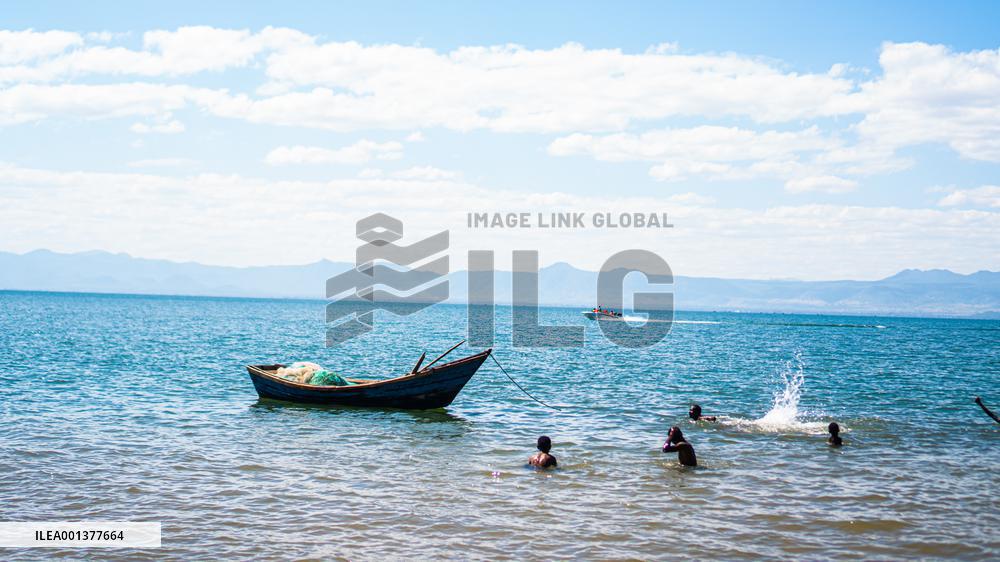 MALAWI-MANGOCHI-LAKE MALAWI-SCENERY