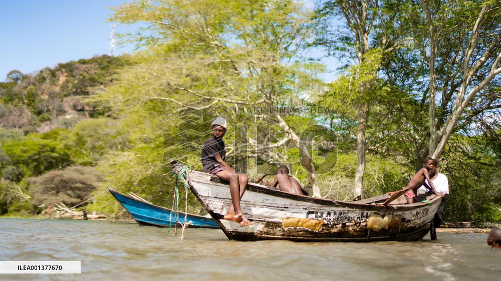 MALAWI-MANGOCHI-LAKE MALAWI-SCENERY