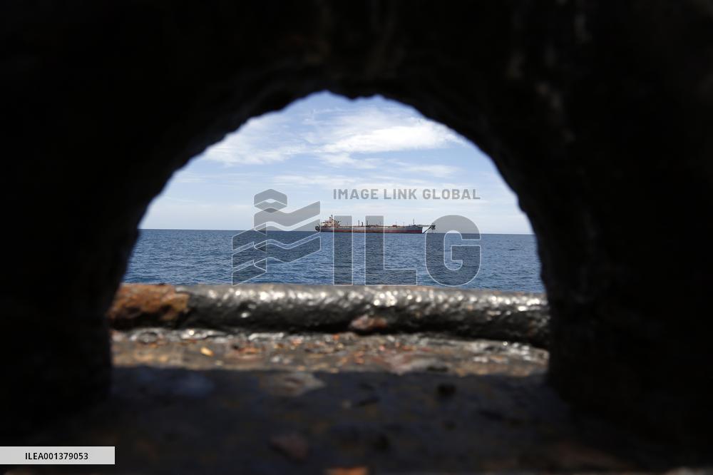 YEMEN-HODEIDAH-DECAYING SUPER OIL TANKER-UN VESSEL-RESCUE PREPARATION