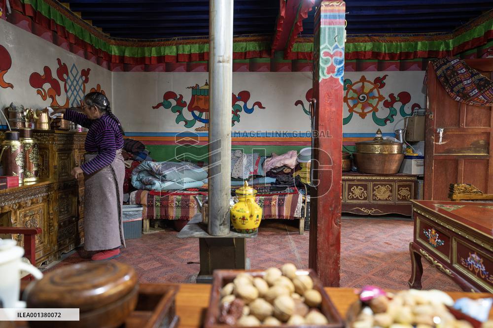 (InTibet)CHINA-TIBET-NGARI-FIVE GENERATIONS OF RESIDENCES (CN)